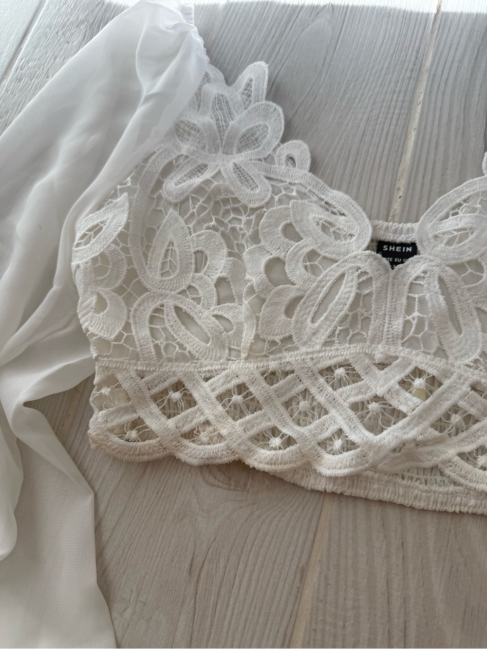 White Lace Puff-Sleeve Crop Top - Picture 2 of 4